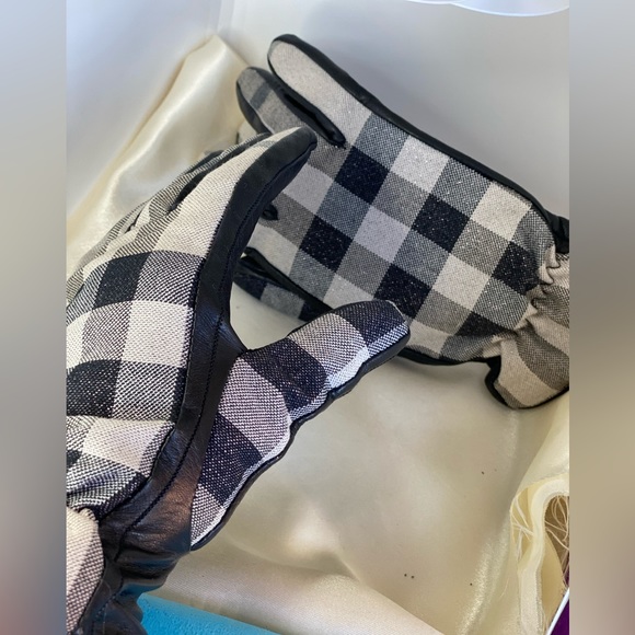 Womens BURBERRY LUREX/Black Leather Lowery Check Gloves/Generous size 6.5-7🔥EUC - Picture 12 of 16